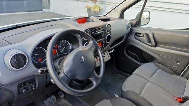 Peugeot Partner image 2