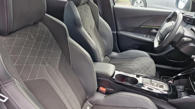 Peugeot 2008 image 6