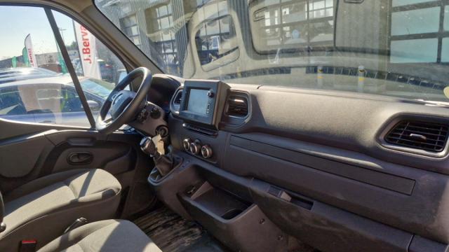 Renault Master image 2