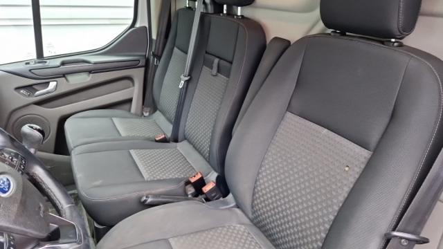 Ford Transit Custom image 2