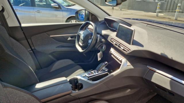 Peugeot 3008 image 3