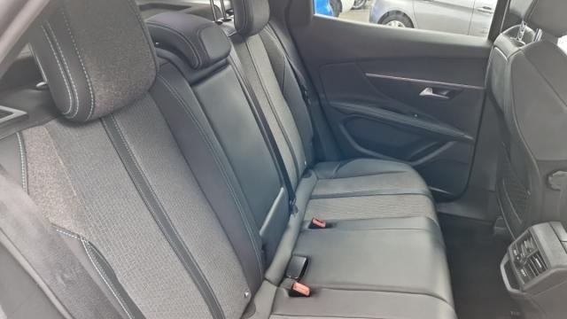 Peugeot 3008 image 3