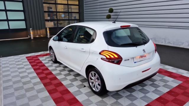 Peugeot 208 image 8