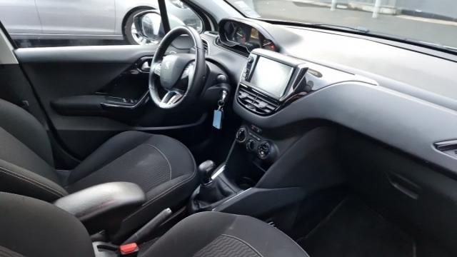 Peugeot 208 image 5