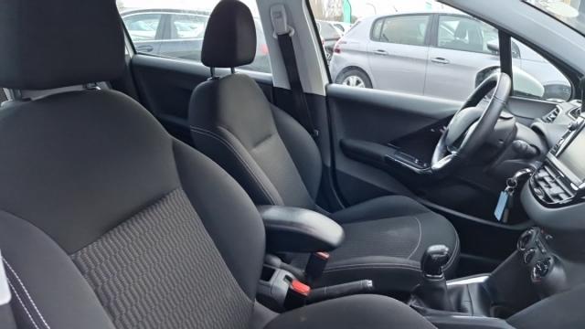 Peugeot 208 image 9