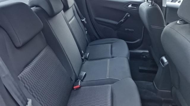 Peugeot 208 image 2
