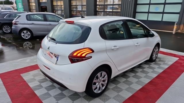 Peugeot 208 image 1