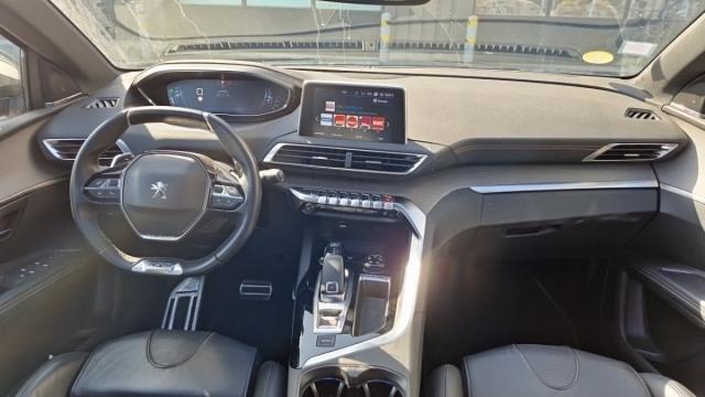 Peugeot 5008 image 1