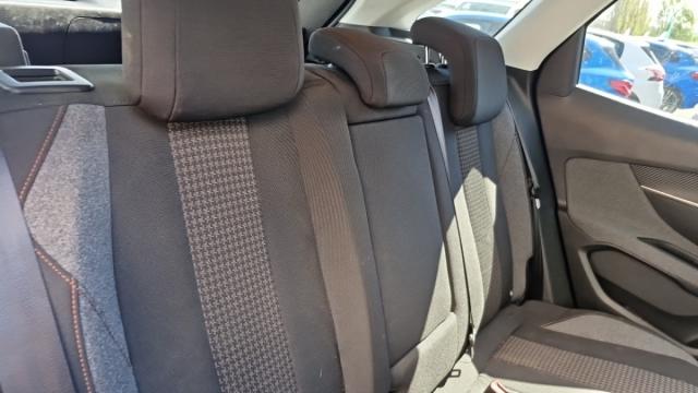 Peugeot 3008 image 2