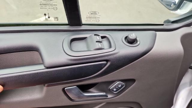 Ford Transit Custom image 8