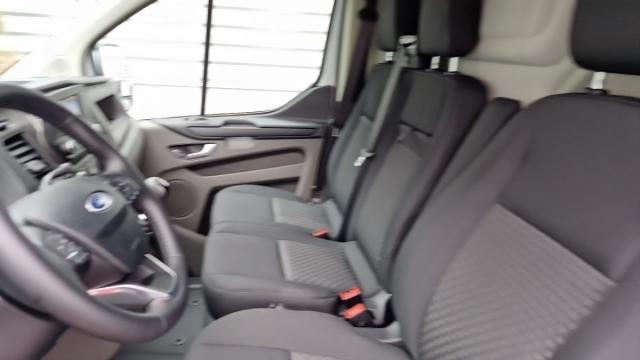 Ford Transit Custom image 7