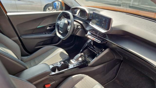 Peugeot 2008 image 2