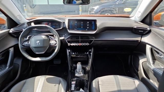 Peugeot 2008 image 9