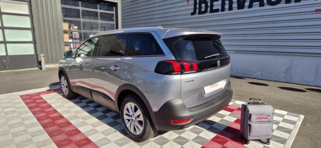 Peugeot 5008 image 1