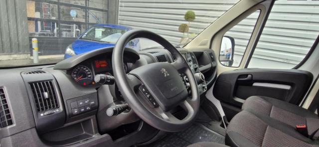 Peugeot Boxer image 1