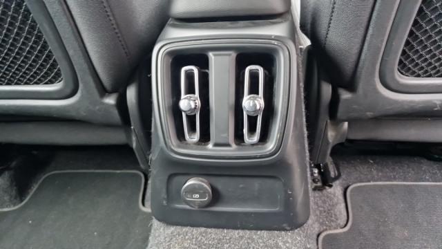 Volvo Xc40 image 9