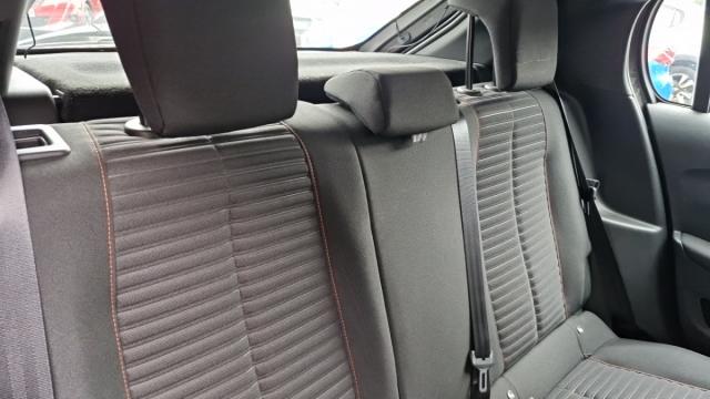 Peugeot 208 image 6