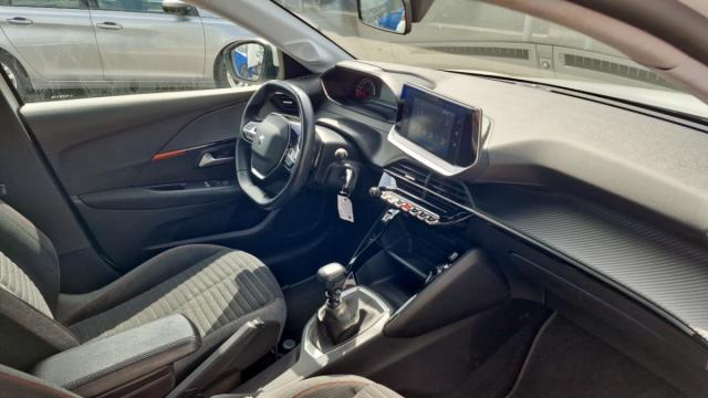 Peugeot 208 image 9