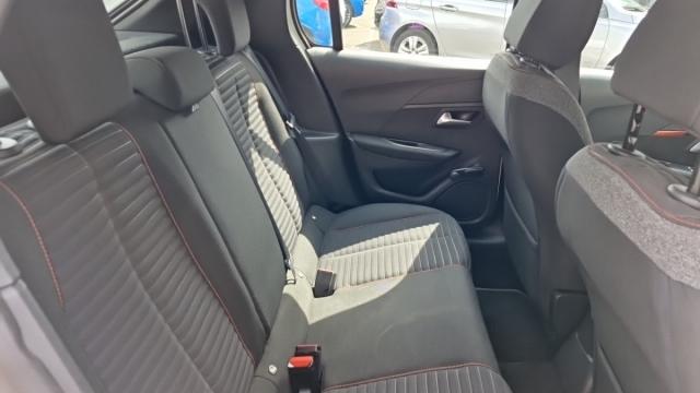 Peugeot 208 image 6