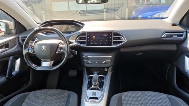 Peugeot 308 image 2