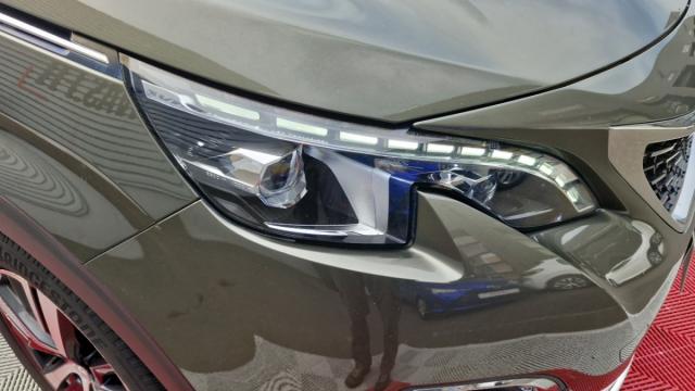 Peugeot 5008 image 2