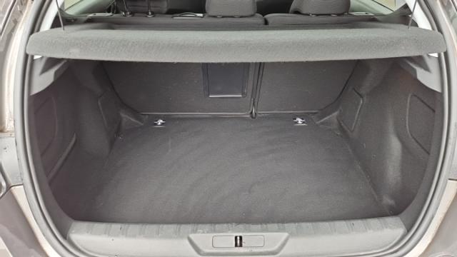 Peugeot 308 image 2