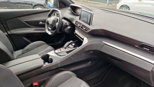 Peugeot 3008 image 2