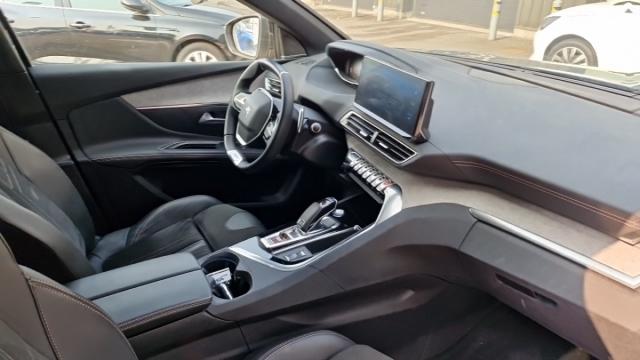 Peugeot 5008 image 2