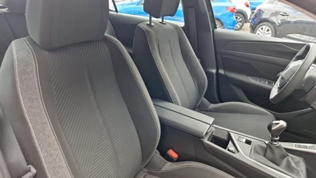 Peugeot 308 image 6