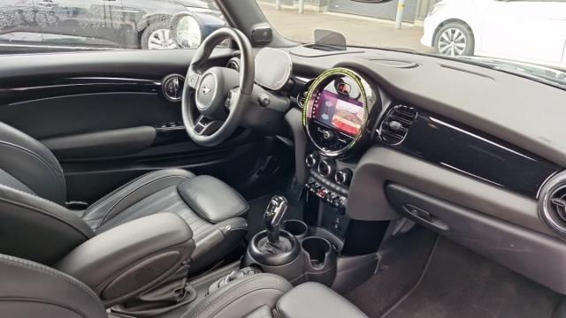 Mini Cabrio image 2