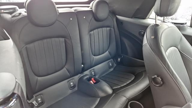 Mini Cabrio image 6