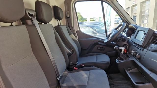 Renault Master image 2