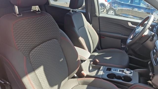 Ford Kuga image 1