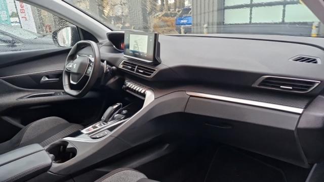 Peugeot 3008 image 2