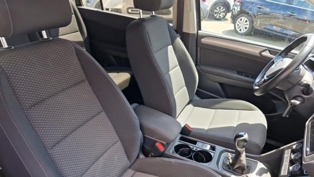 Volkswagen Touran image 9