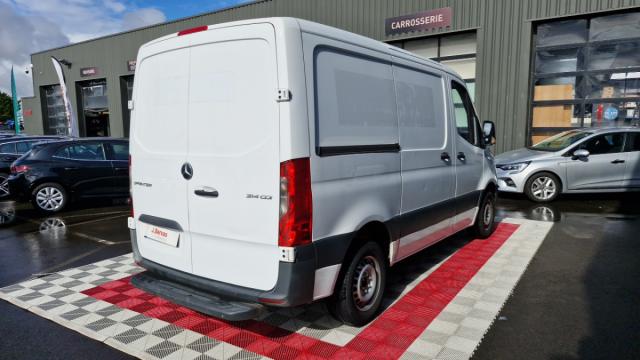 Mercedes Benz Sprinter image 1