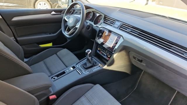 Volkswagen Passat Sw image 2