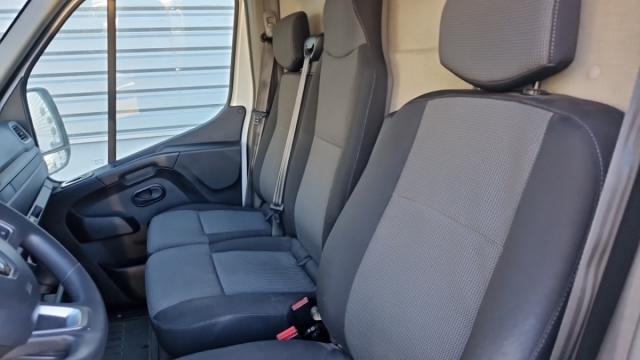 Renault Master image 2