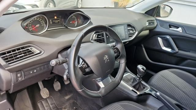 Peugeot 308 image 2