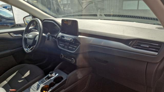 Ford Kuga image 3