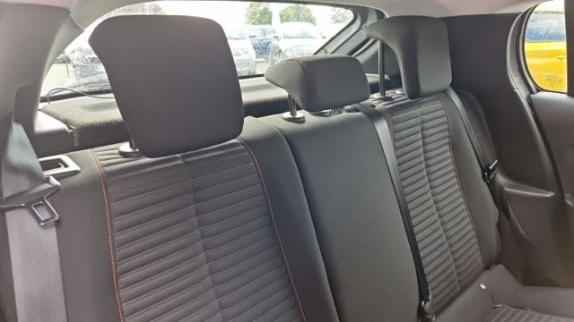 Peugeot 208 image 8