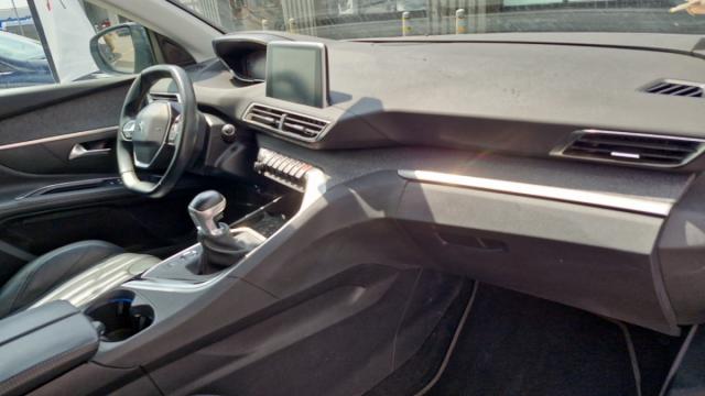 Peugeot 5008 image 2