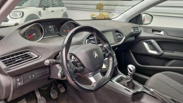 Peugeot 308 image 2