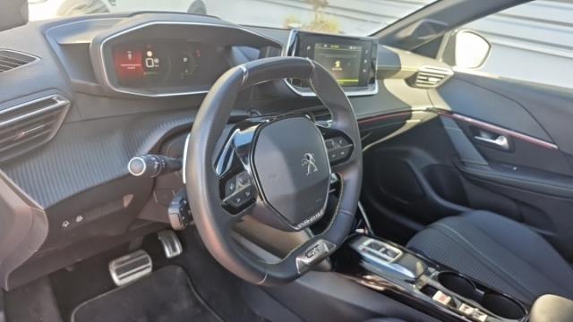 Peugeot 208 image 8