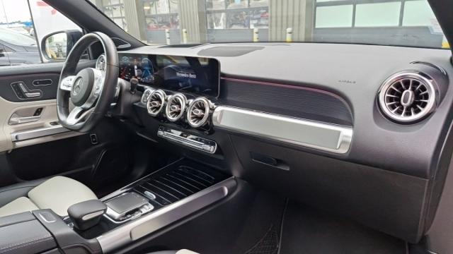 Mercedes Benz Glb image 8
