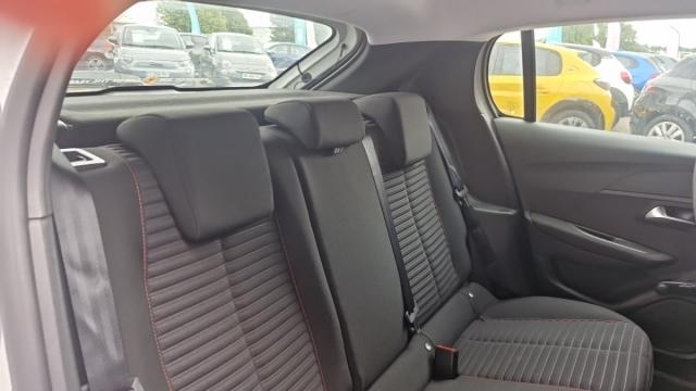 Peugeot 208 image 4