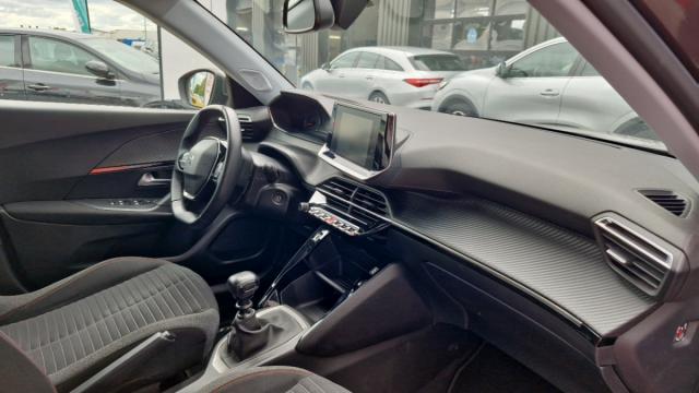 Peugeot 2008 image 2