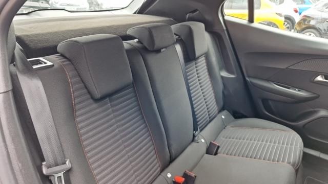 Peugeot 2008 image 3