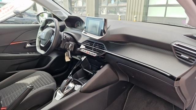Peugeot 208 image 5