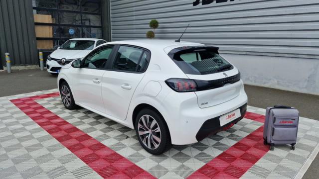 Peugeot 208 image 8
